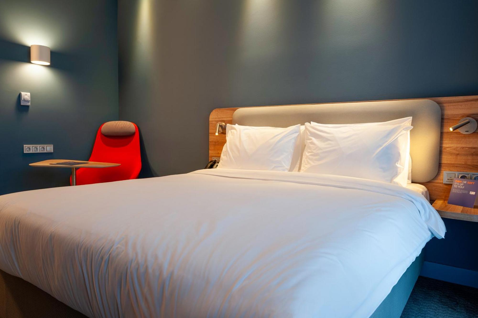 Holiday Inn Express Tbilisi Avlabari By Ihg Exterior foto